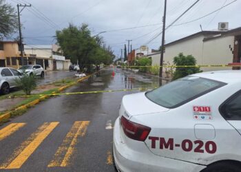 Por riesgo de hundimiento, cierran carril de calle Michoacán
