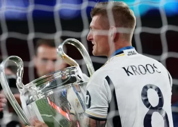 El emotivo gesto de Toni Kroos: cede el dorsal 8 a Valverde