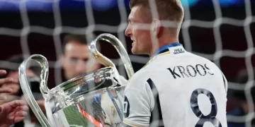 El emotivo gesto de Toni Kroos: cede el dorsal 8 a Valverde