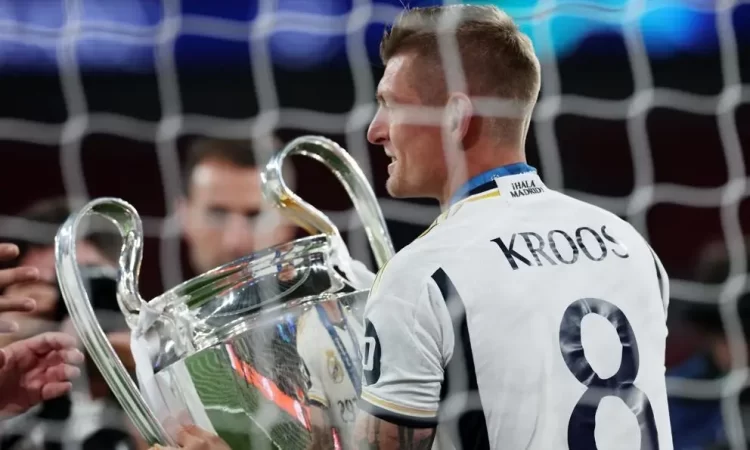 El emotivo gesto de Toni Kroos: cede el dorsal 8 a Valverde