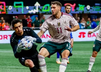 Feyenoord dispuesto a vender a Santi Giménez al Spartak de Moscú