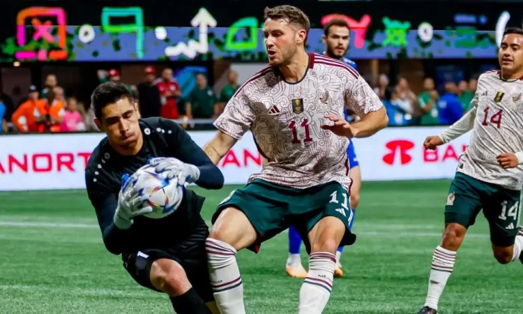 Feyenoord dispuesto a vender a Santi Giménez al Spartak de Moscú