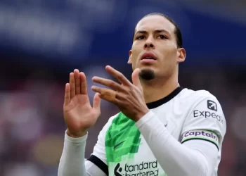 Nuevas medidas de la UEFA: solo los capitanes podrán hablar con el árbitro