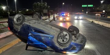 Vuelca y vive para contarlo