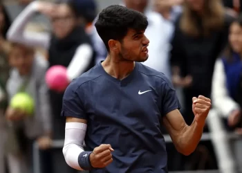 Alcaraz se cita nuevamente con Tsitsipas mientras Dimitrov desafía a Sinner