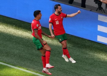 Portugal avanza a octavos tras vencer 3-0 a Turquía