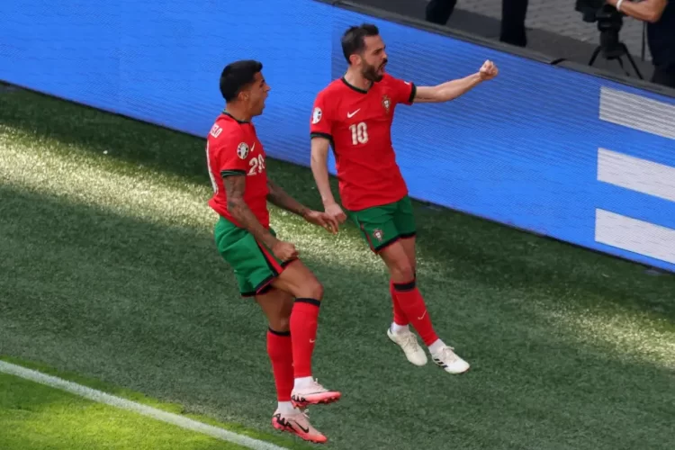 Portugal avanza a octavos tras vencer 3-0 a Turquía