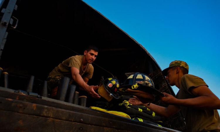 Paraguay recibe equipos de bomberos donados por Massachusetts