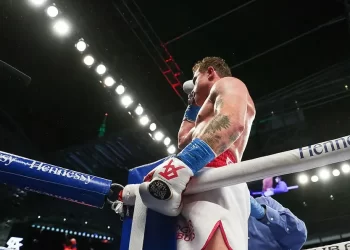 David Benavidez cuestiona la grandeza de Canelo Álvarez
