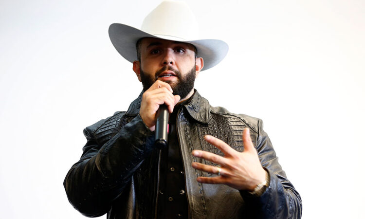 Carin León: “No haré nada con Christian Nodal”