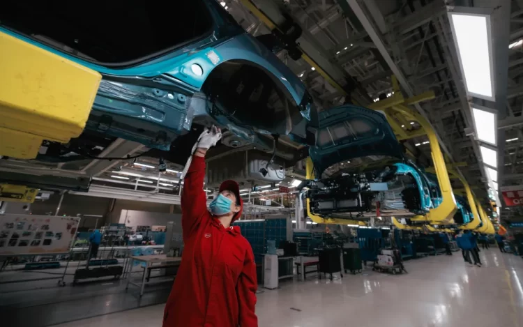 Aranceles a vehículos eléctricos chinos amenazan transición ecológica de Europa, dice China