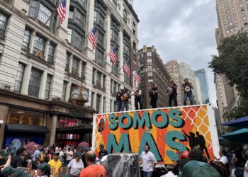 Migrantes se manifiestan en Nueva York contra medidas discriminatorias de EE. UU.