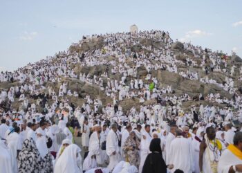 Tragedia en La Meca: peregrinos no autorizados y el negocio de viajes ilegales