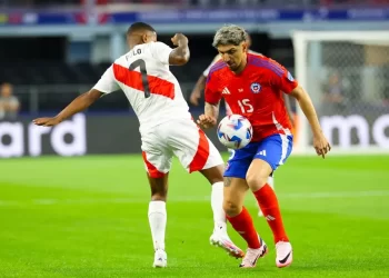 Diego Valdés no jugará ante Argentina por lesión en Copa América