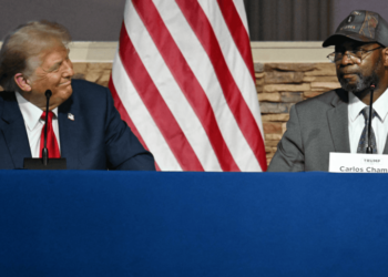 Trump busca votos afroamericanos en Detroit criticando a Biden