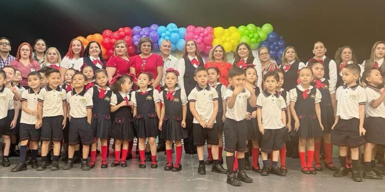 Reconocen trayectoria y vocación de la maestra Dora Elsa Banda González