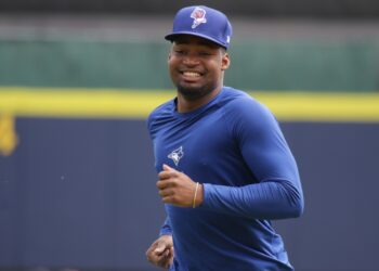 Orelvis Martínez, de los Azulejos, suspendido 80 partidos por dopaje