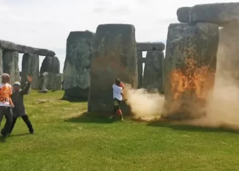 Protesta ambiental en Stonehenge: activistas exigen fin de los combustibles Fósiles