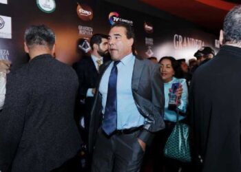 Actor Eduardo Yáñez protagoniza incidente en premios Grandeza Hispana