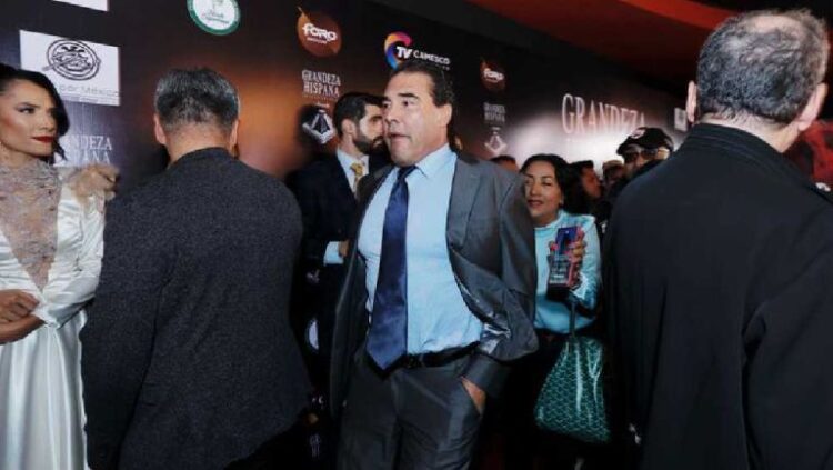 Actor Eduardo Yáñez protagoniza incidente en premios Grandeza Hispana