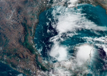 Alerta en Texas por posible tormenta tropical en el Golfo de México