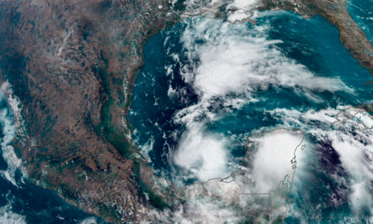 Alerta en Texas por posible tormenta tropical en el Golfo de México