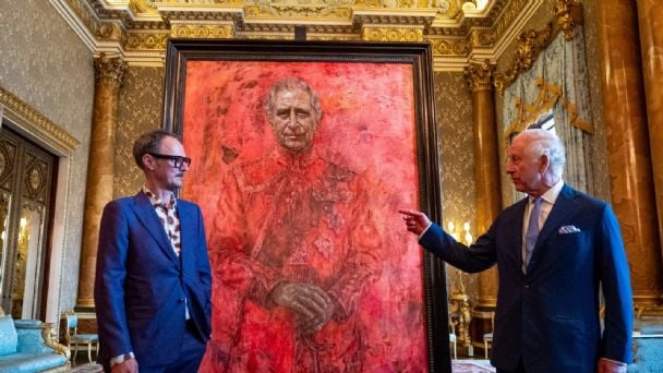 Activistas animalistas vandalizan retrato del Rey Carlos III en Londres