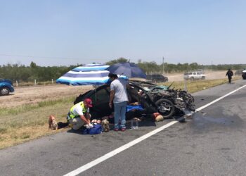 Choque frontal  de patrulla y auto en carretera Victoria-Tampico: un muerto y seis heridos