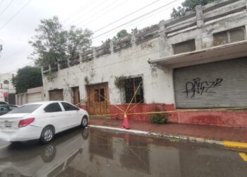 Acordonan edificio frente a Palacio de Gobierno en Cd. Victoria por riesgo de colapso
