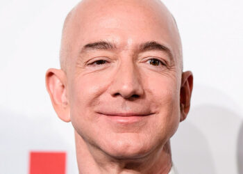 Fundación de Jeff Bezos hace donación para reforzar seguridad marítima en Galápagos