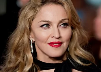 Madonna justifica retraso en sus conciertos y asegura que sus fans lo entienden