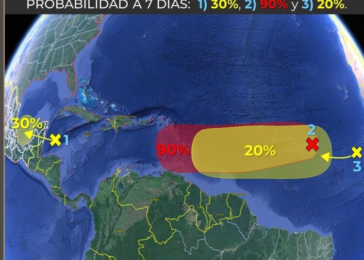 Vigilan formación de tres posibles ciclones