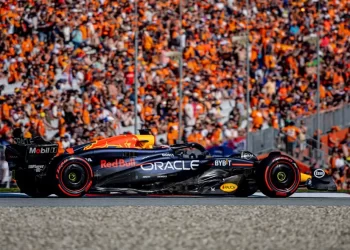 Max Verstappen conquista el Sprint con McLaren en persecución