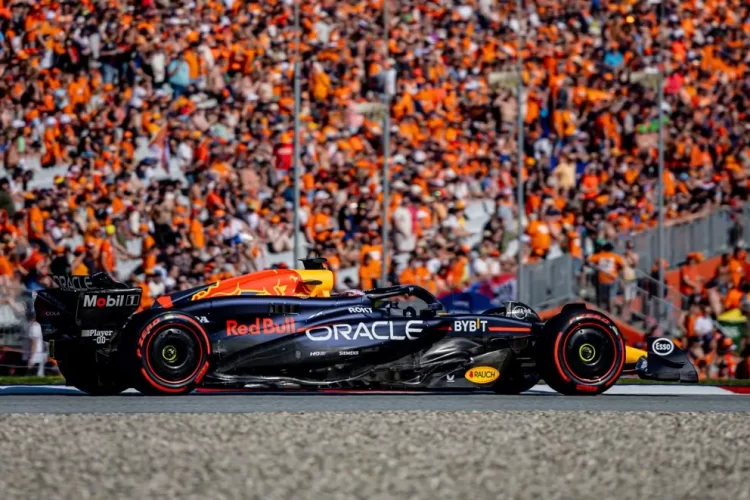 Max Verstappen conquista el Sprint con McLaren en persecución