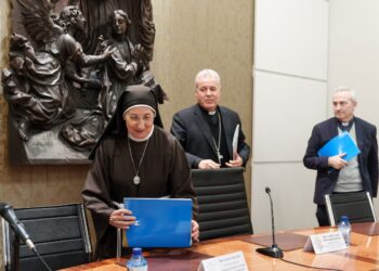 Rebelión en convento: arzobispo demanda salida de monjas excomulgadas