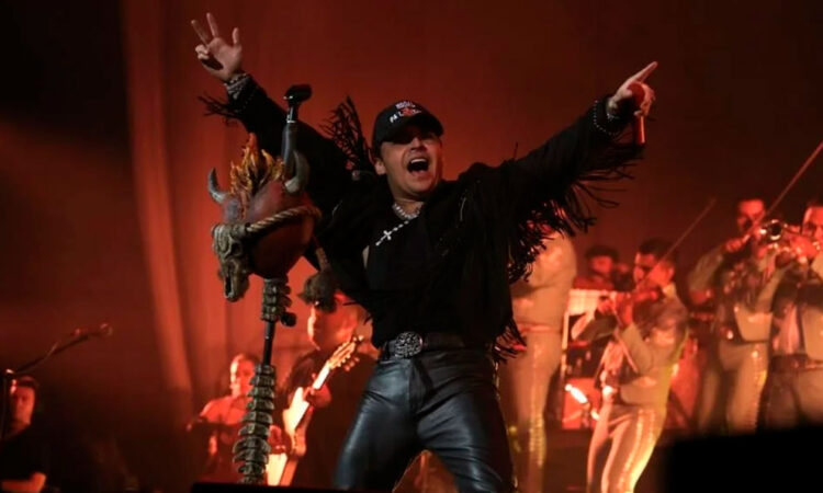 Christian Nodal graba su nuevo álbum en el icónico estudio de Pink Floyd y AC/DC