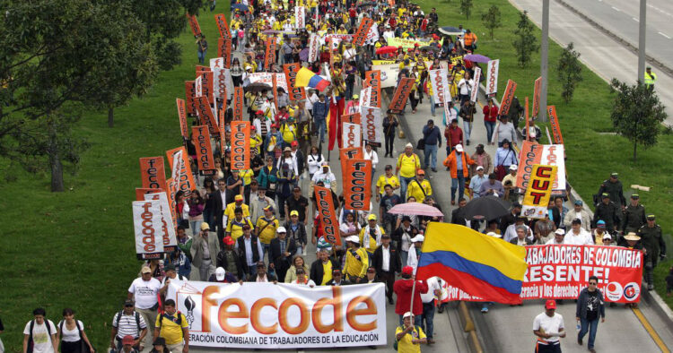 Huelga nacional de maestros estalla en Colombia contra la ley estatutaria de educación