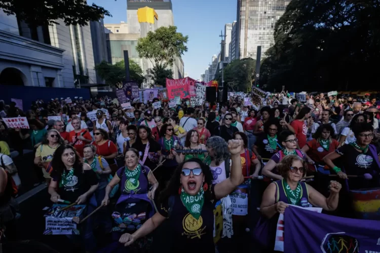 Manifestaciones en Brasil por ley que penaliza aborto con prisión