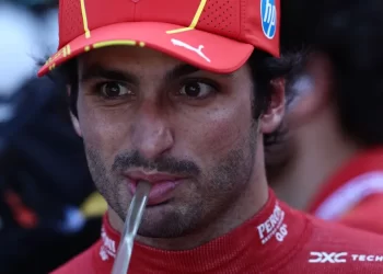 Sainz fuera de Red Bull: Rivalidad con Verstappen y foco en Latinoamérica lo alejan del equipo