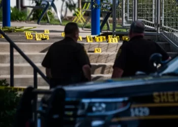 Ola de tiroteos masivos marca inicio del verano en EE.UU.