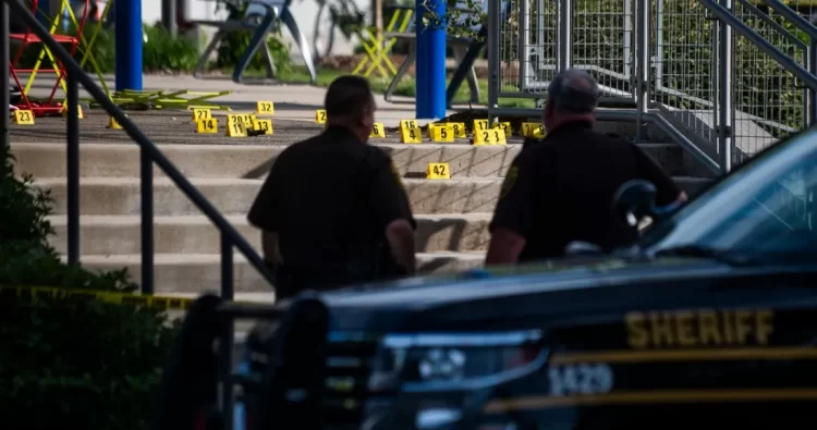 Ola de tiroteos masivos marca inicio del verano en EE.UU.