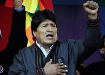 Polémica en España por la bandera LGBTIQ+ en edificios públicos