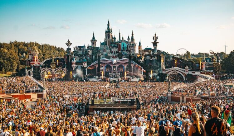Tomorrowland 2024: Ambiente mágico y vibrante
