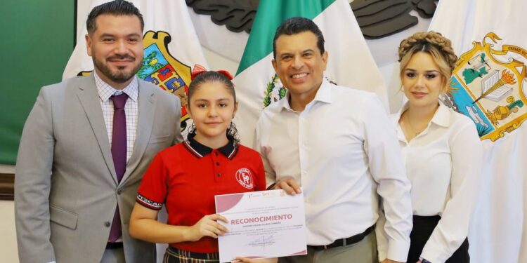 Sesionan alumnos de Victoria como Presidente y Regidores por un Día en Cabildo local.