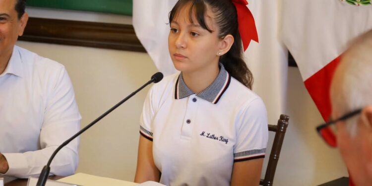 Sesionan alumnos de Victoria como Presidente y Regidores por un Día en Cabildo local.