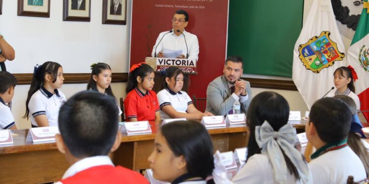 Sesionan alumnos de Victoria como Presidente y Regidores por un Día en Cabildo local.