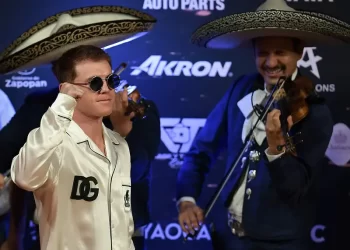 Recibe ‘Canelo’ Álvarez regalo de Rolex de casi 1 millón de pesos