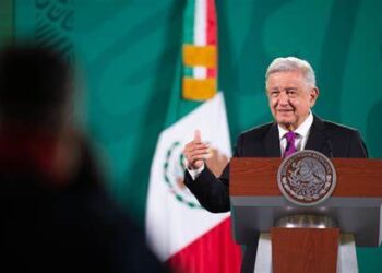 AMLO recomienda al PAN autocrítica y definir perfil ante renovación de dirigencia