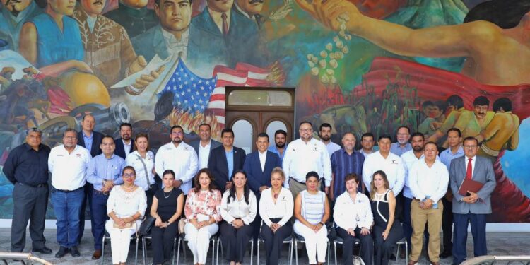 Reconoce Cónsul de Honduras trabajo de Gattás en Victoria