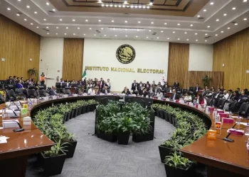 INE abre la puerta a crear nuevos partidos; tres grupos alzan la mano